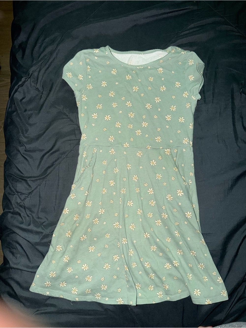 wonder nation green short sleeve tee with cream daisy print